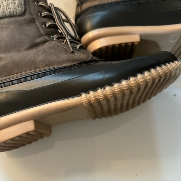 Women’s duck boots, brown and tan just above the ankle size 8 - Picture 3 of 7